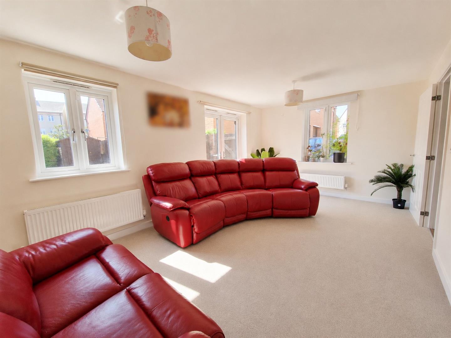 3 bed property in Croxden Gardens, Bedford